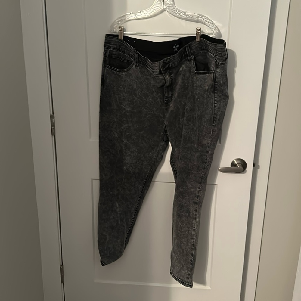 Lularoe size 44(fits size 24-28) like new, worn once- black brushed skinny jeans